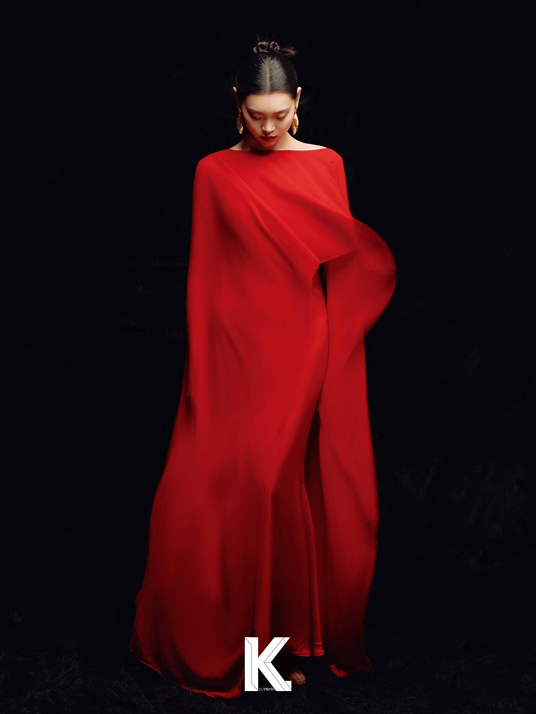 Ethnic Clothing & Online Fashion Store Khaadi Uk - 2026年新作ファッション高級レッドエモーションレトロスタジオポートレート写真撮影衣装民族風女性用エスニックステージ衣装