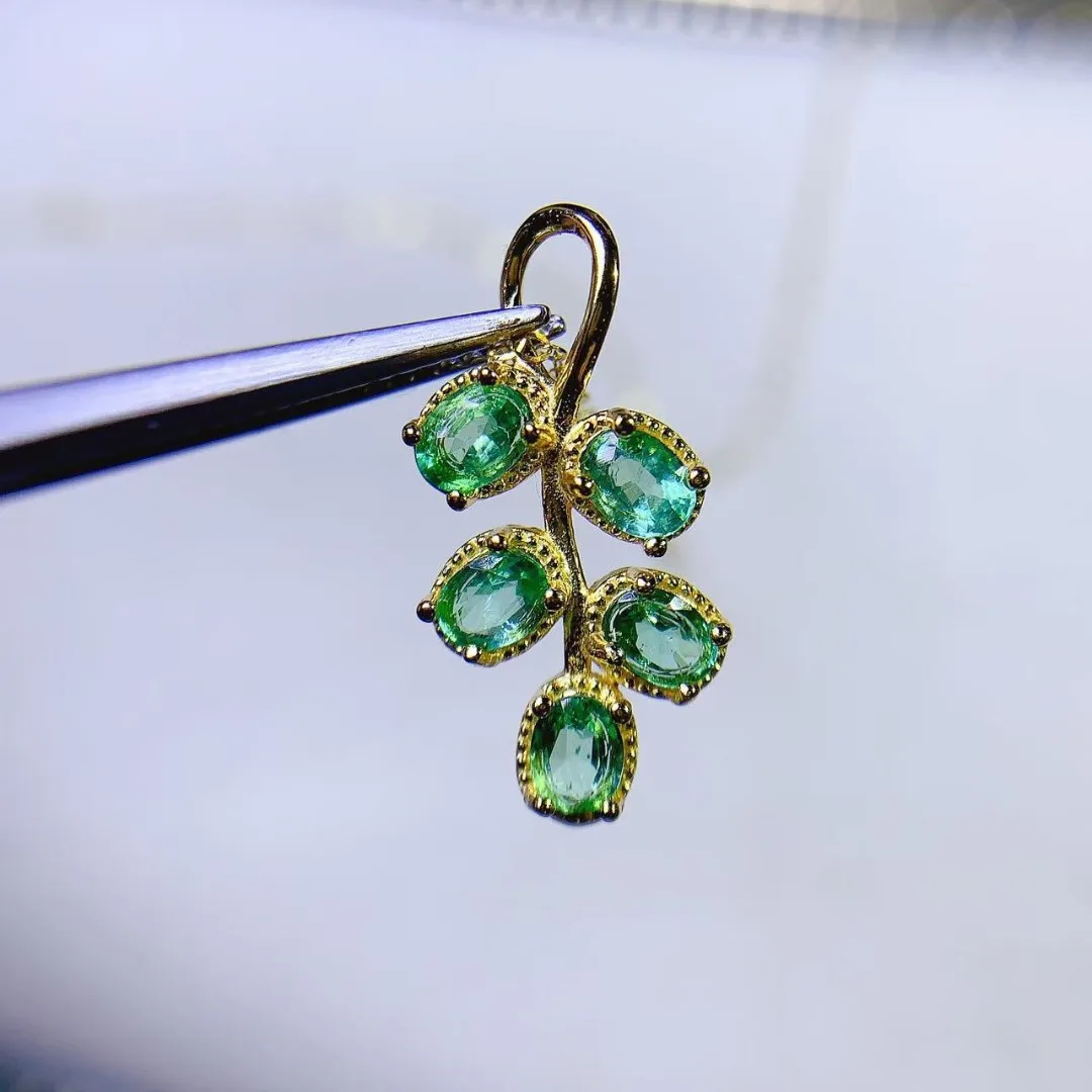 Ethnic Fashion Designer - 豪華な本物のエメラルドを使用したS925シルバーのペンダント。洗練されたデザインが施された、究極の高級ジュエリー。最高の贈り物として最適です。