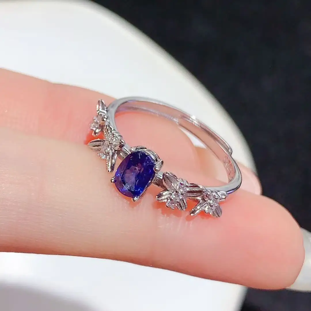 ファッション性の高い蝶のデザインが施された、天然サファイアの - Ethnic Fashion Designer のレビューと価格